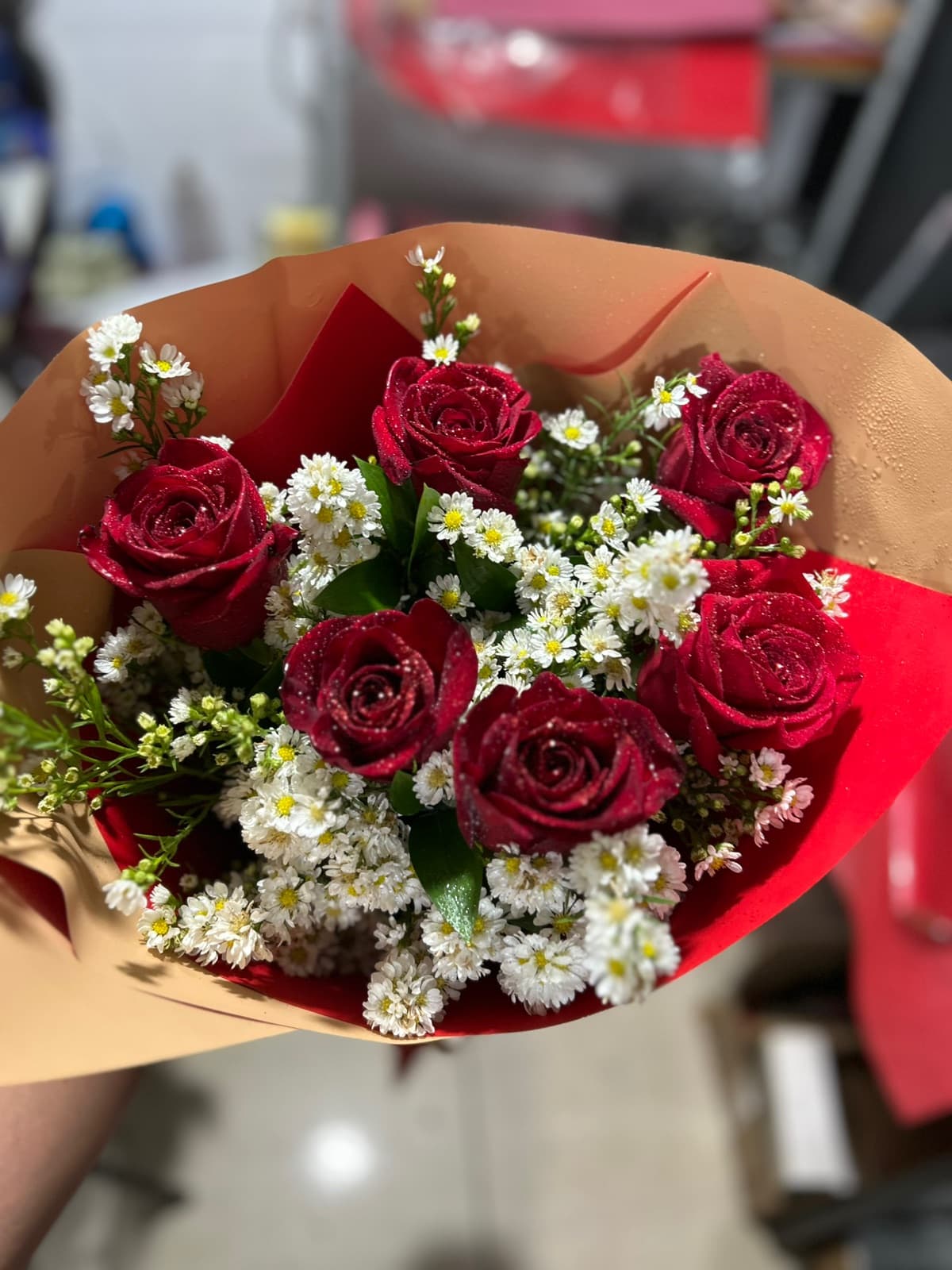 Buquê com 6 rosas vermelhas