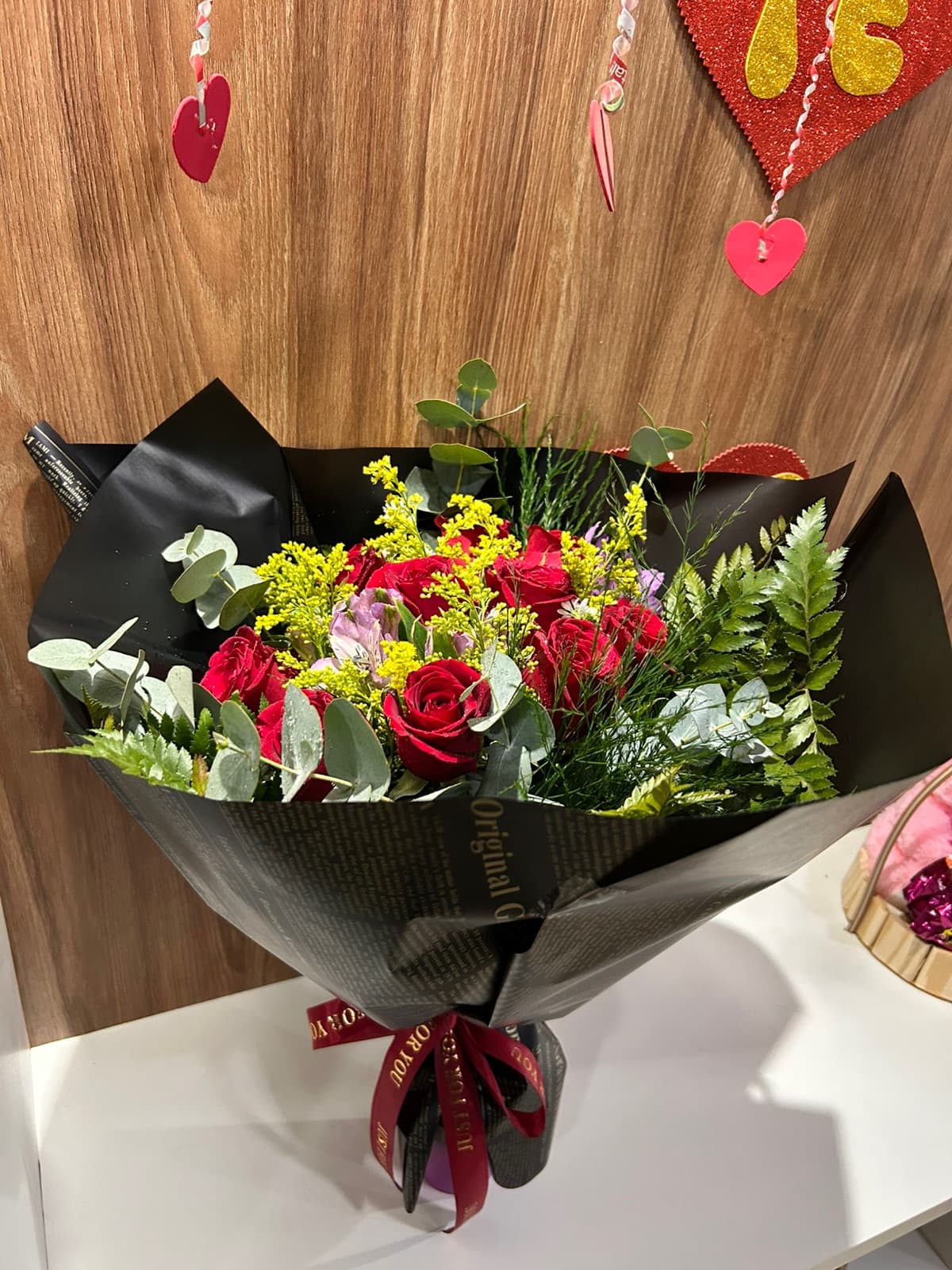 Buquê love black com 10 rosas