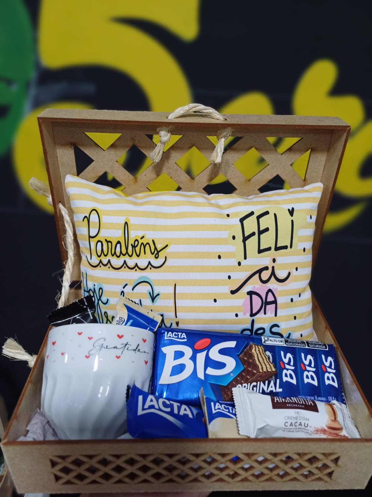 Caixa de chocolate com caneca