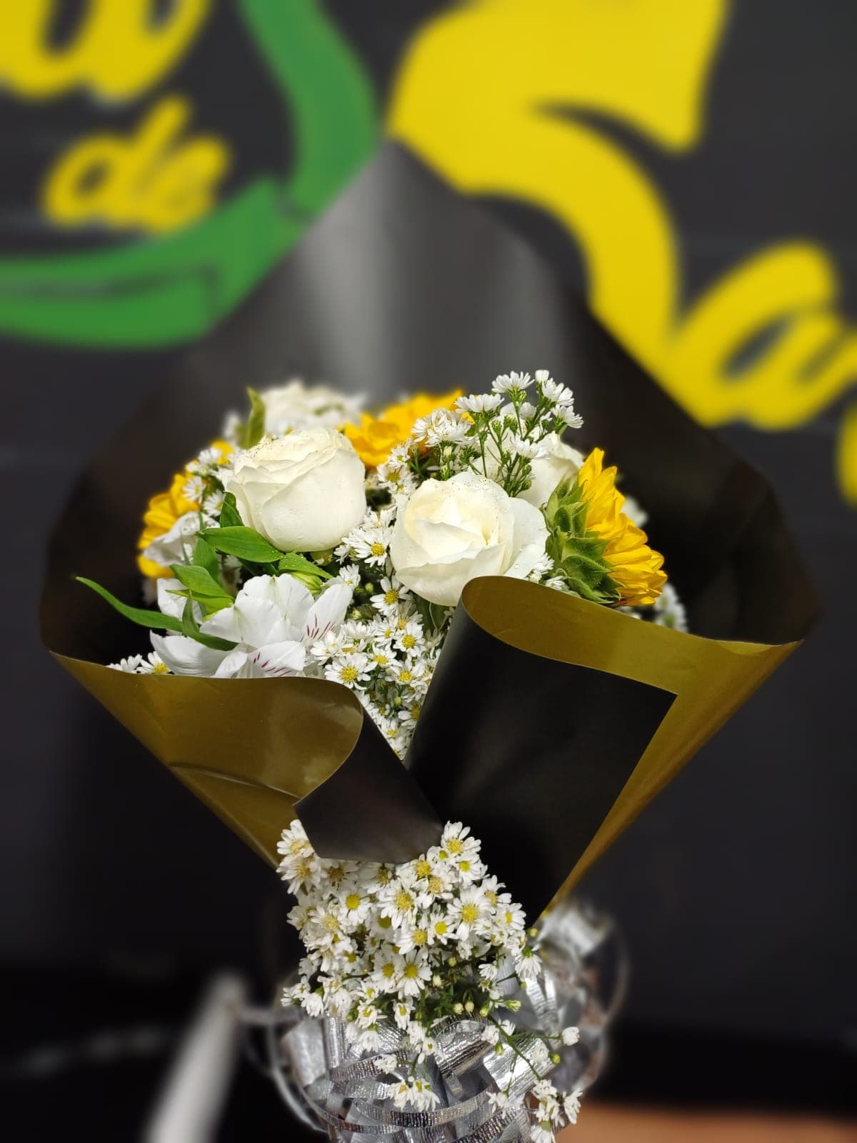 Buquê de girassóis com rosas