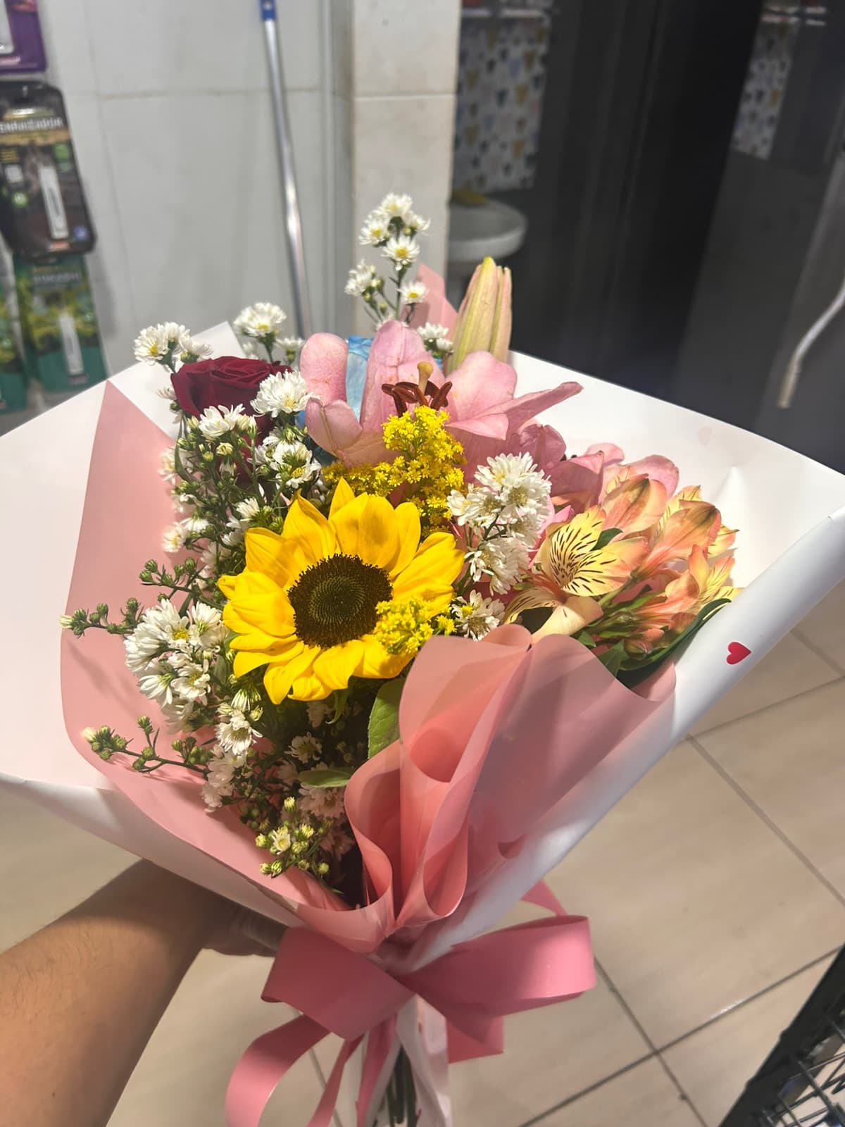Buquê primavera com lírios e girassol